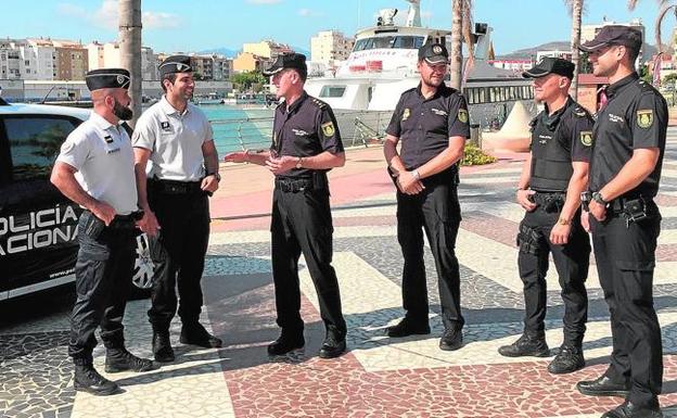 Dos Polic As Franceses Se Suman A Los De La Nacional Para